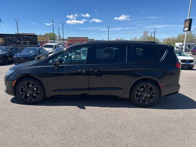 Used 2018 Chrysler Pacifica Limited w/ Advanced Safetytec Group FWD image 8