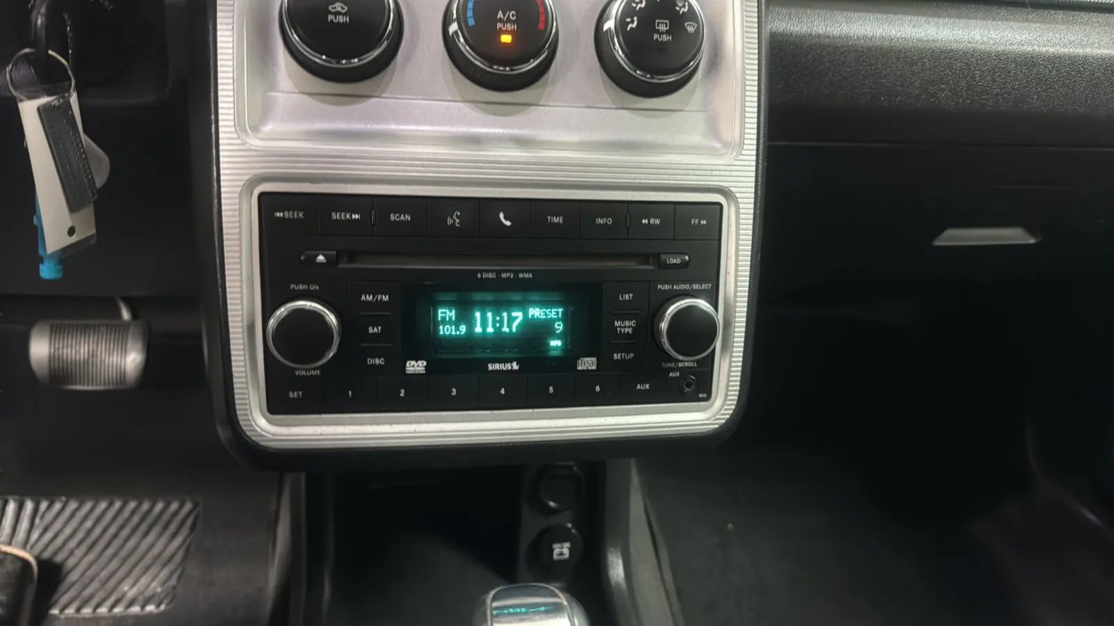 Used 2010 Dodge Journey SXT w/ Convenience Group I FWD image 12