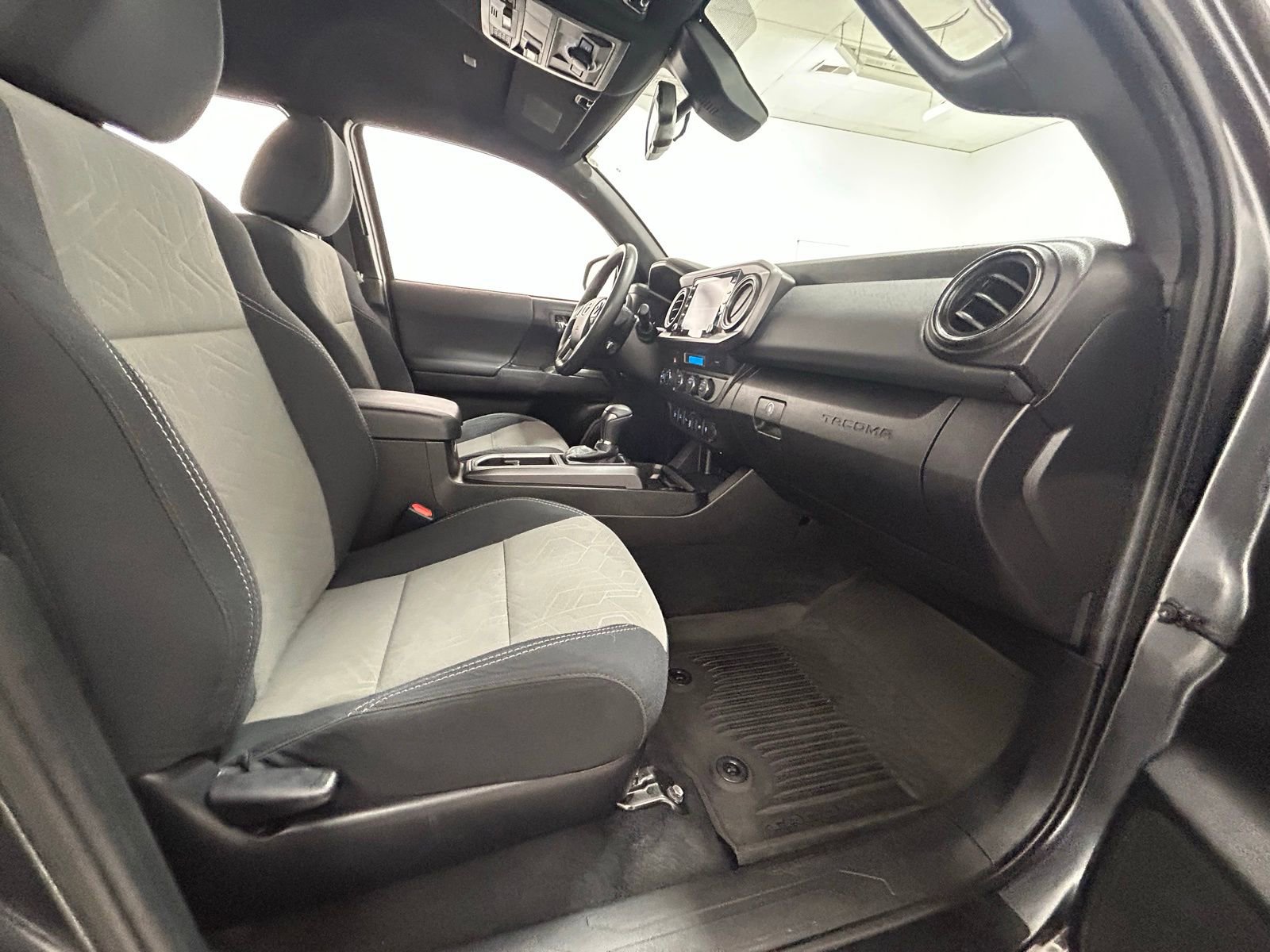 Used 2021 Toyota Tacoma TRD Off-Road w/ Technology Package image 39