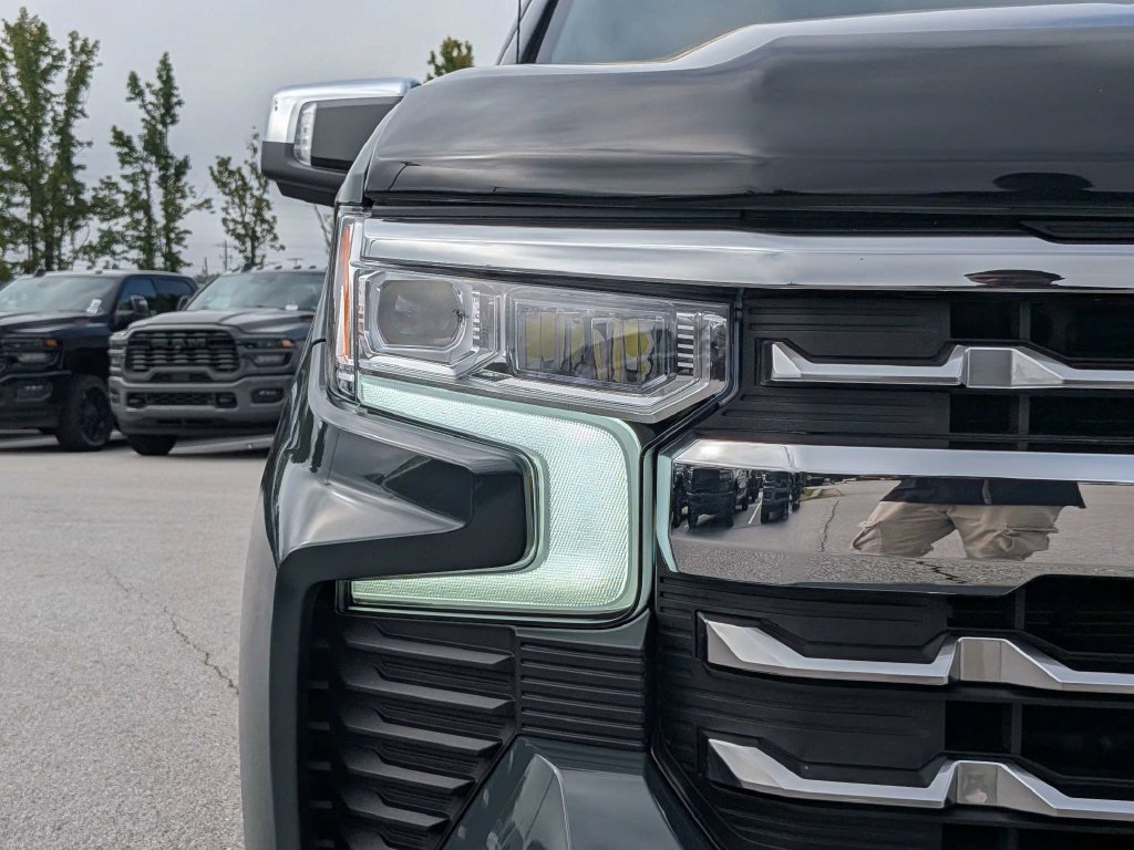 Used 2025 Chevrolet Silverado 1500 LTZ w/ LTZ Premium Package AWD/4WD image 9