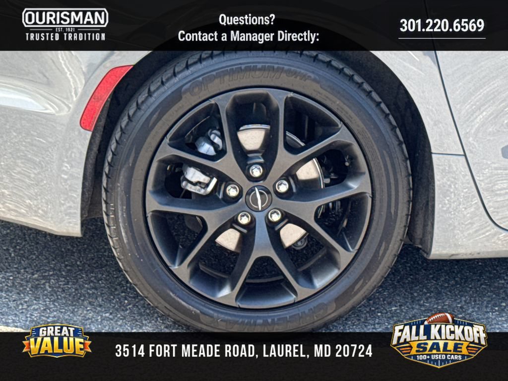 Used 2025 Chrysler Pacifica Limited FWD image 9