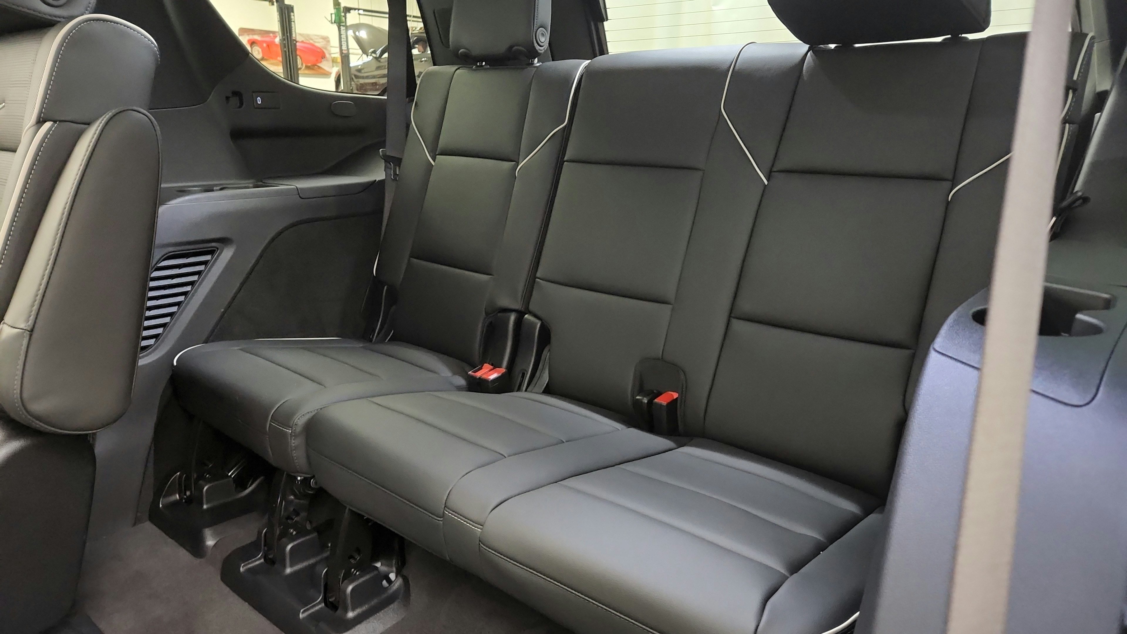 Used 2026 Cadillac Escalade Luxury w/ LPO, Floor Liner Package AWD/4WD image 31