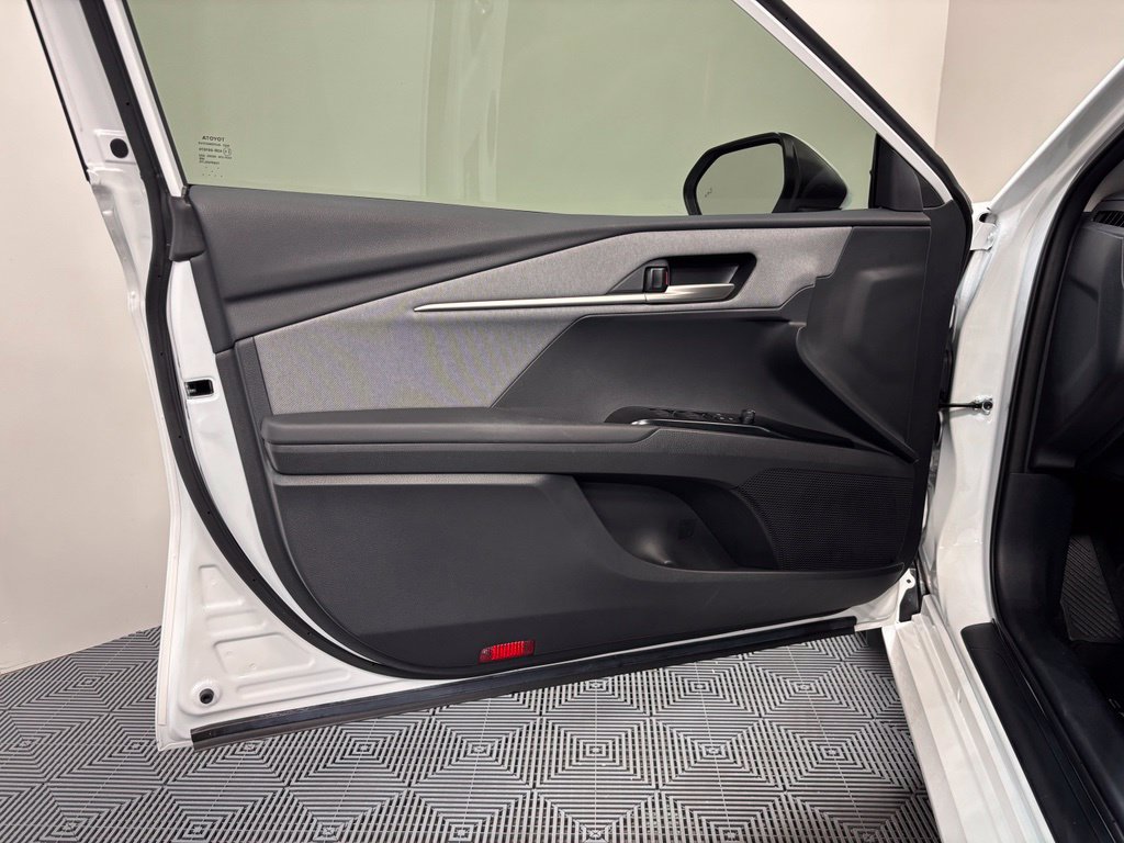Used 2025 Toyota Camry LE FWD image 25