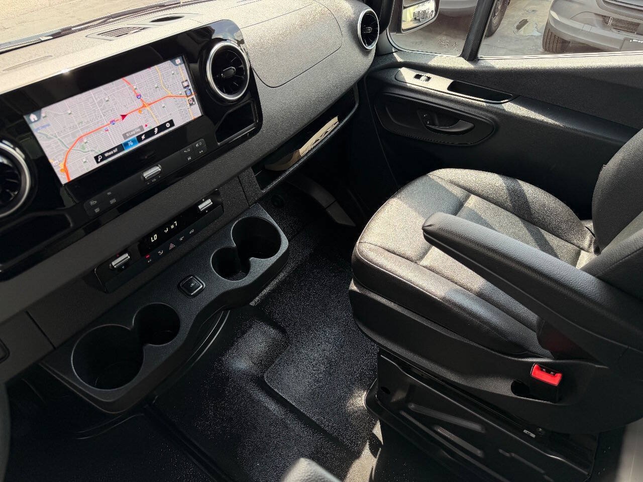 Used 2022 Mercedes-Benz Sprinter 4500 w/ Parking Package image 19