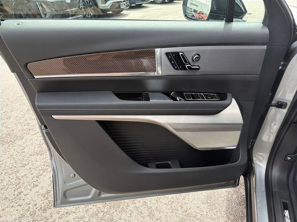 New 2027 Cadillac Vistiq Luxury w/ LPO, Floor Liner Package AWD/4WD image 18