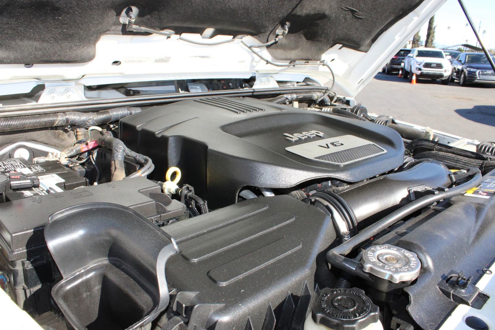 Used 2018 Jeep Wrangler Unlimited Sahara w/ Connectivity Group image 38