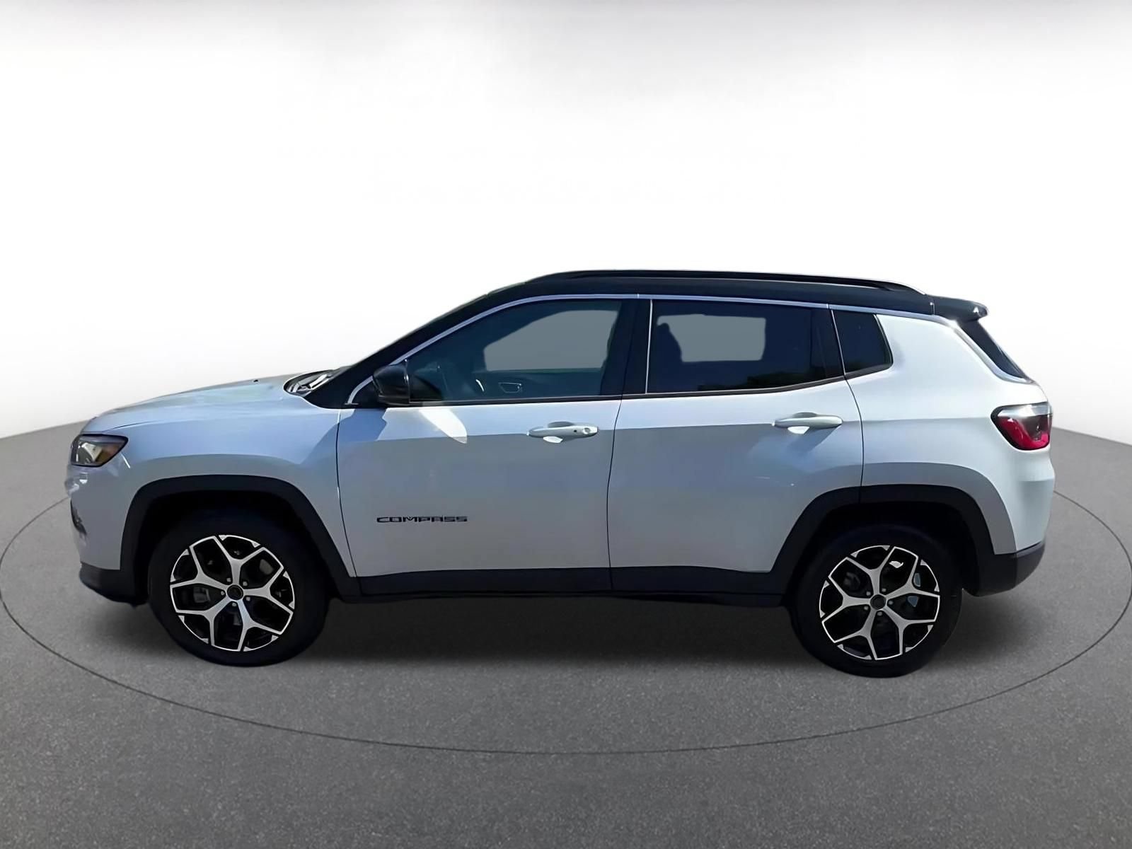 Used 2025 Jeep Compass Limited AWD/4WD image 8