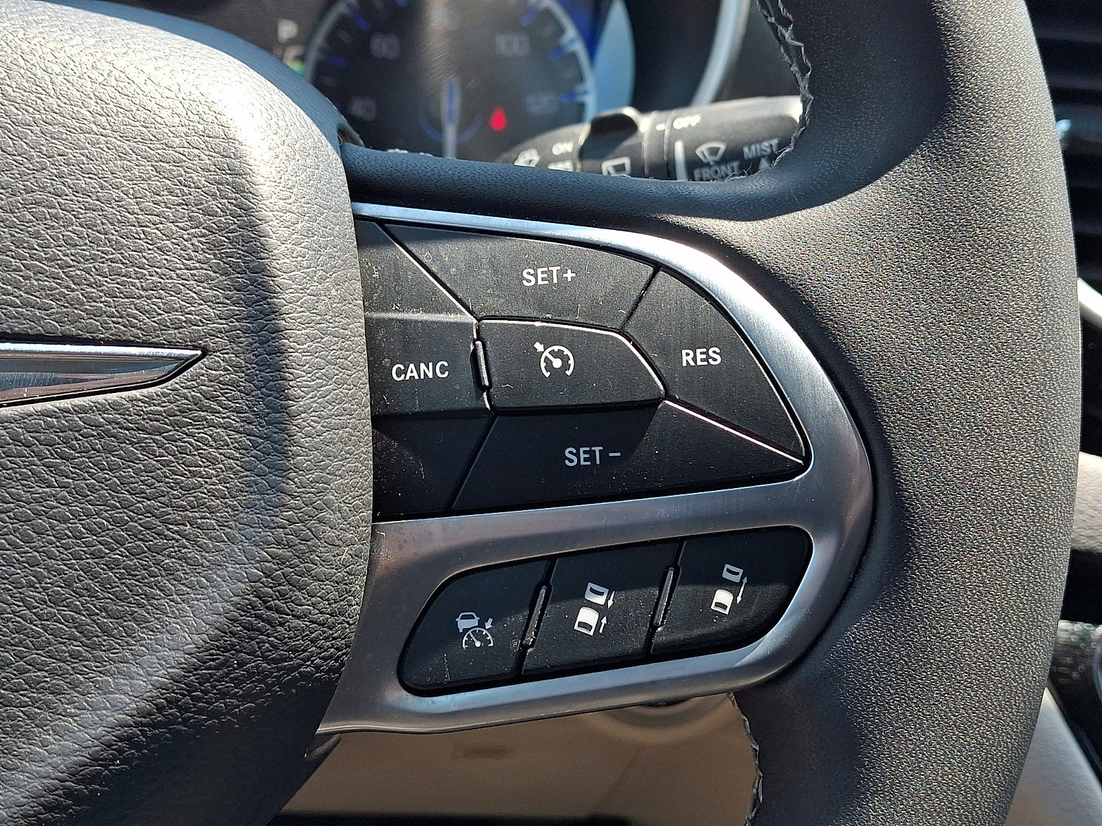 Used 2024 Chrysler Pacifica Touring-L FWD image 21