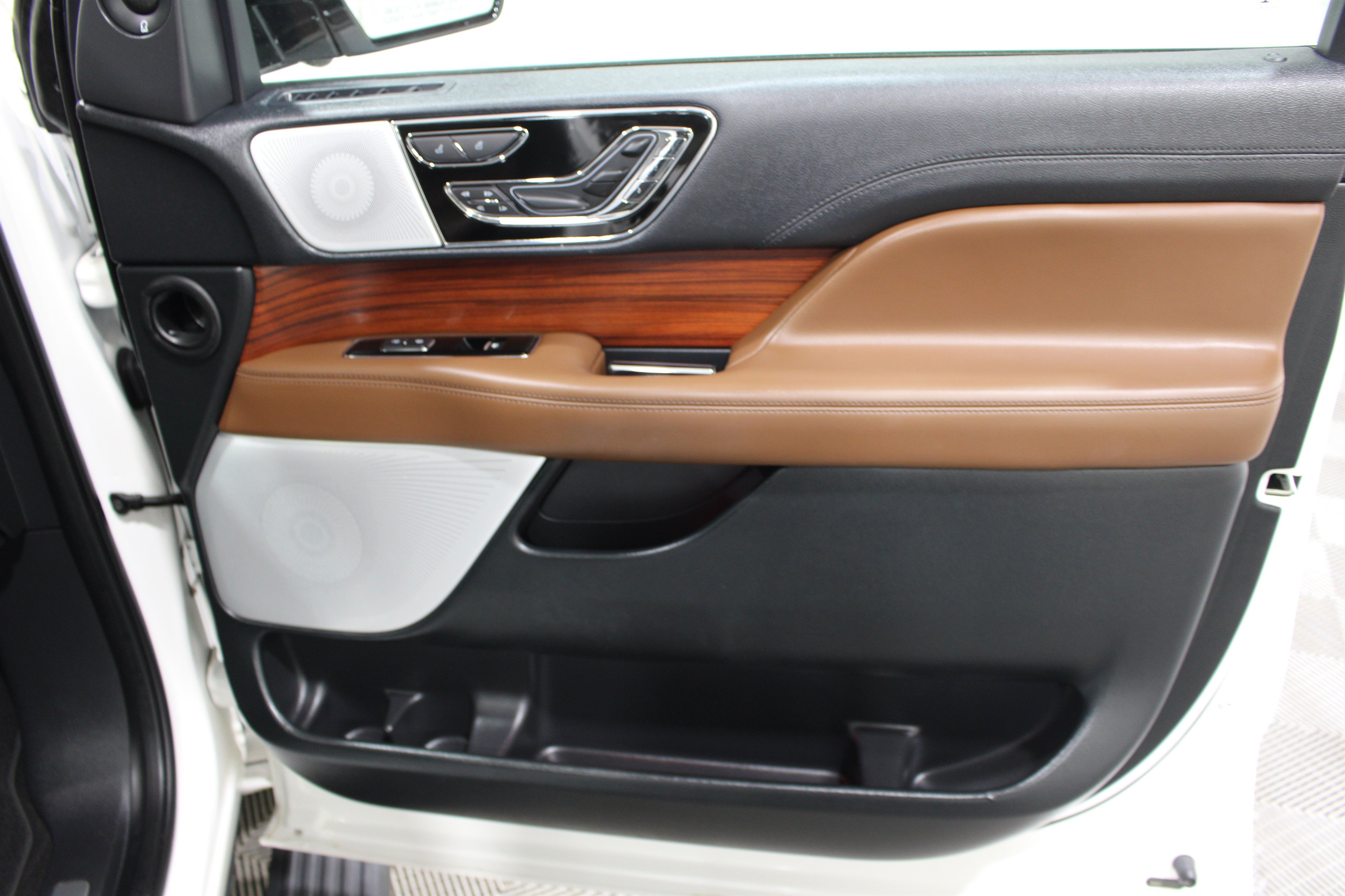 Certified 2024 Lincoln Navigator Reserve AWD/4WD image 29