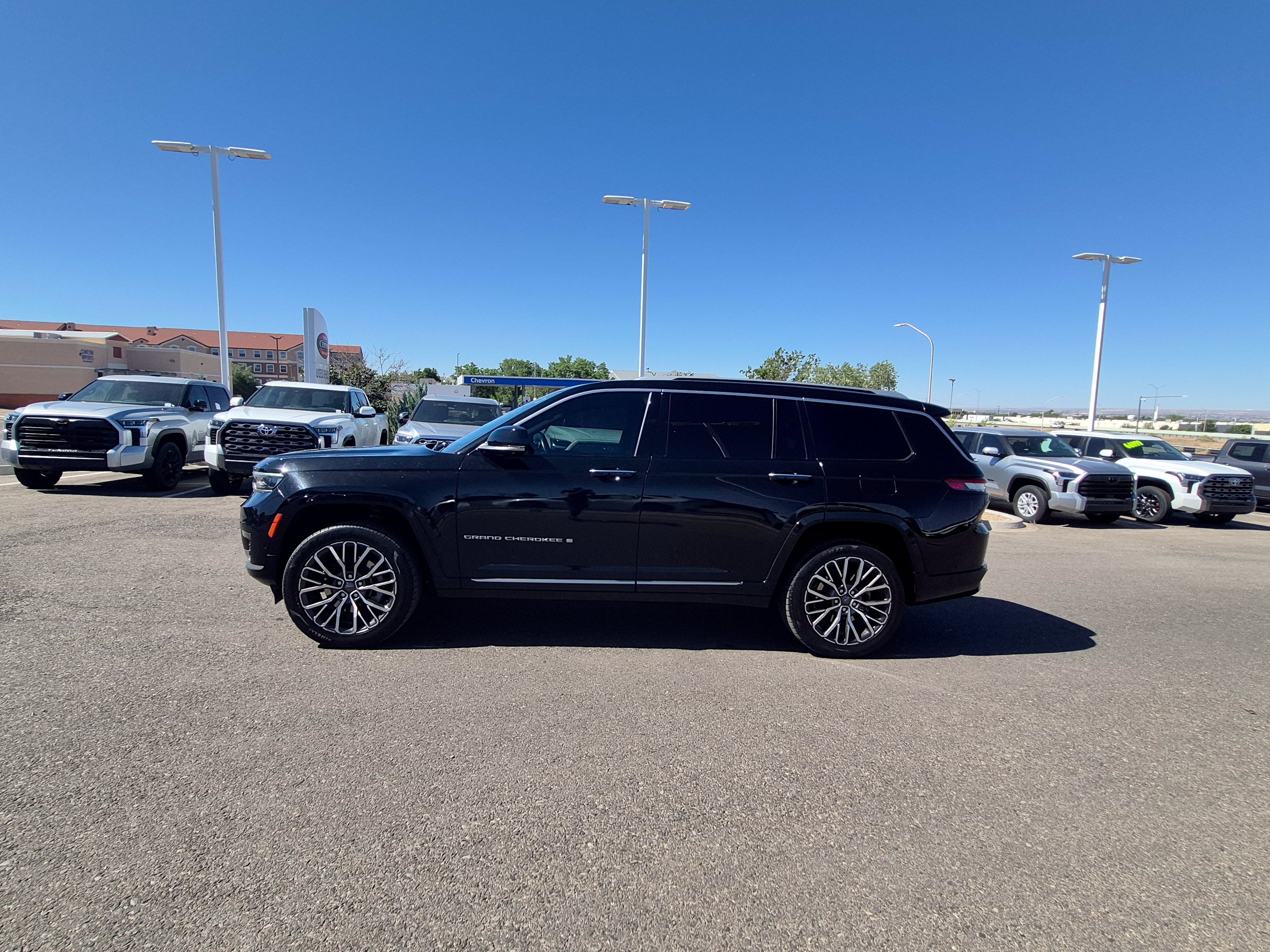 Used 2021 Jeep Grand Cherokee L Summit AWD/4WD image 2