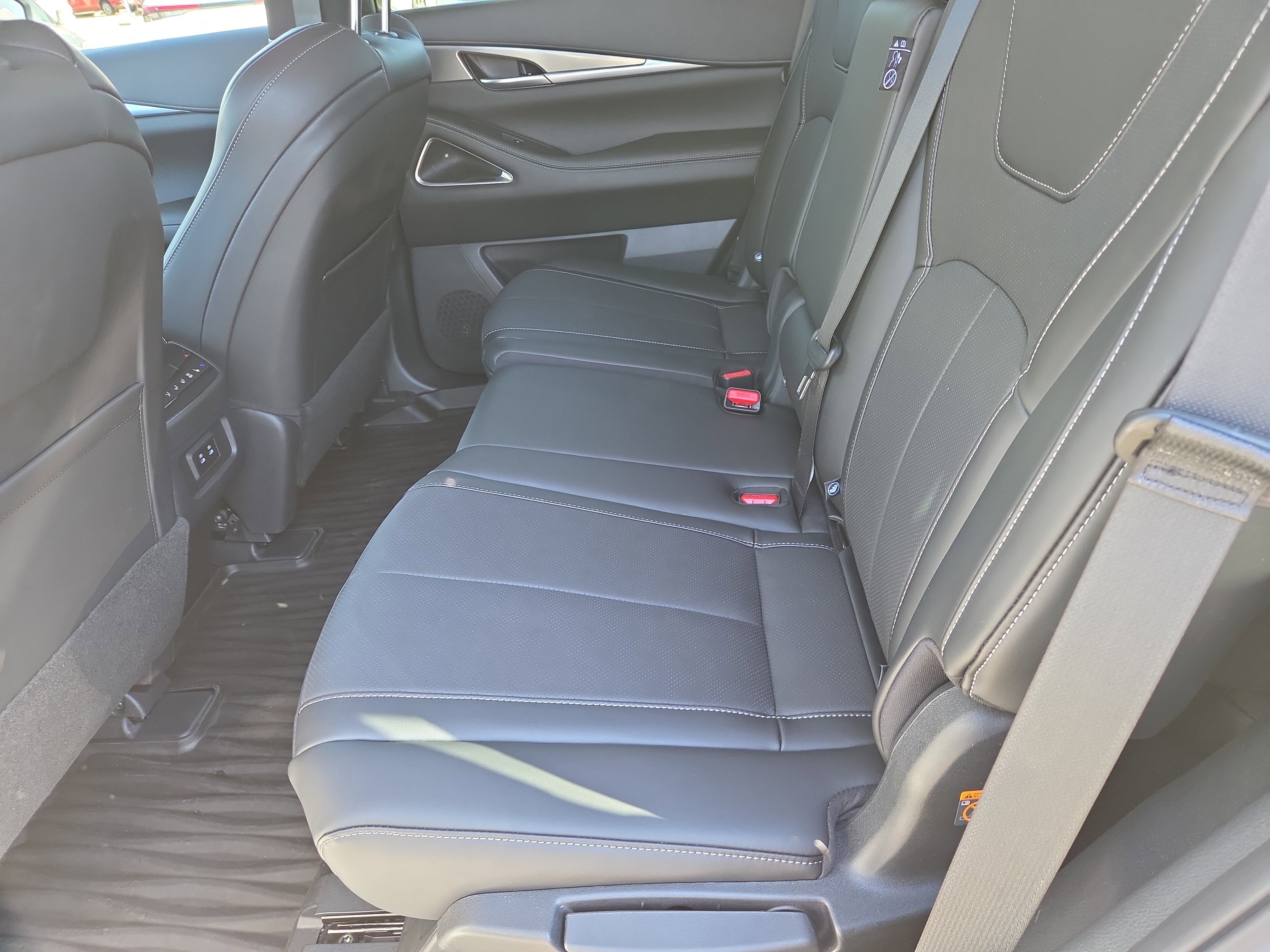 Used 2026 INFINITI QX60 Luxe w/ Cargo Package image 6