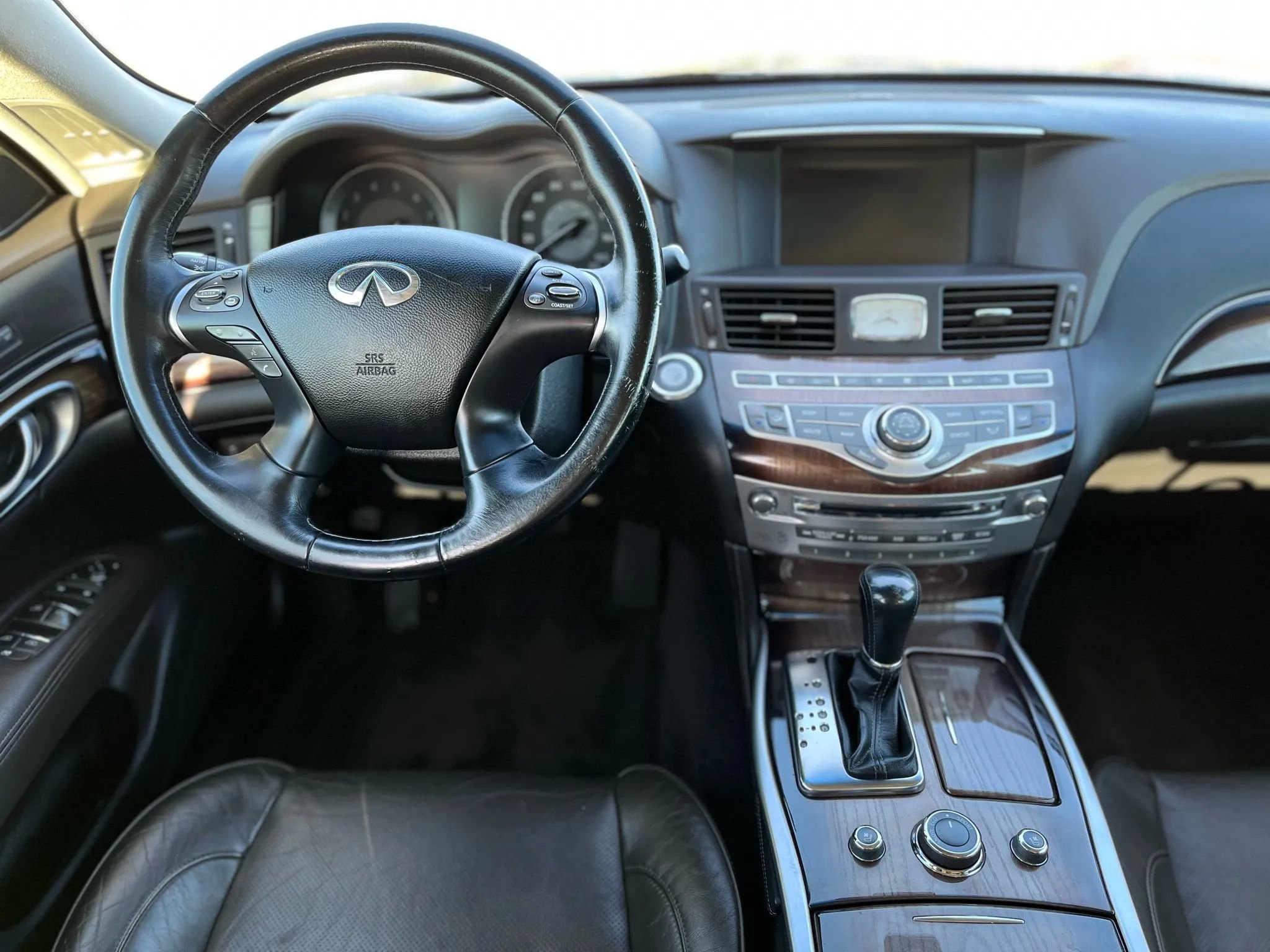 Used 2012 INFINITI M37 x w/ Deluxe Touring Pkg image 13