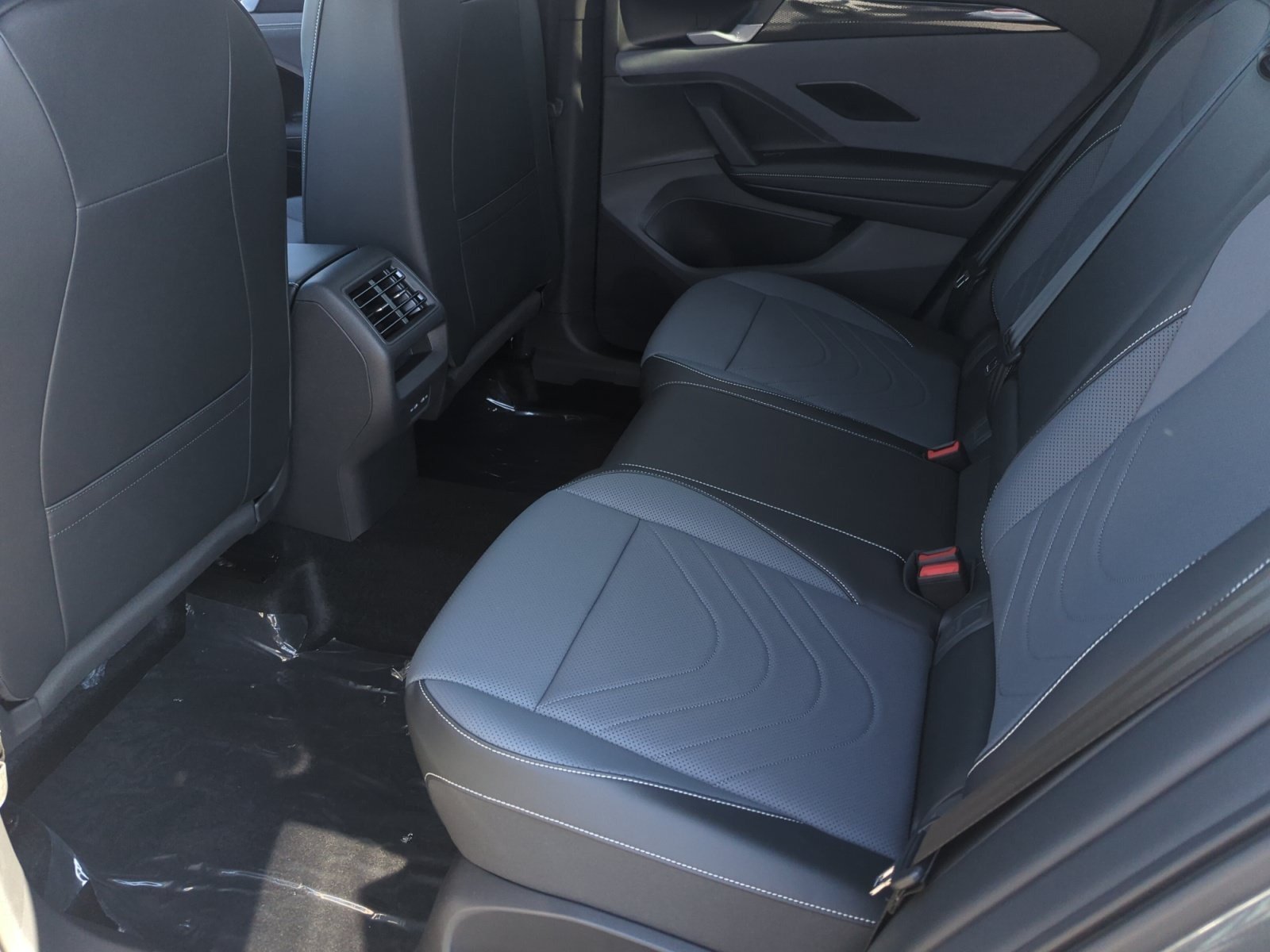 New 2026 Volkswagen Tiguan SE R-Line FWD image 17