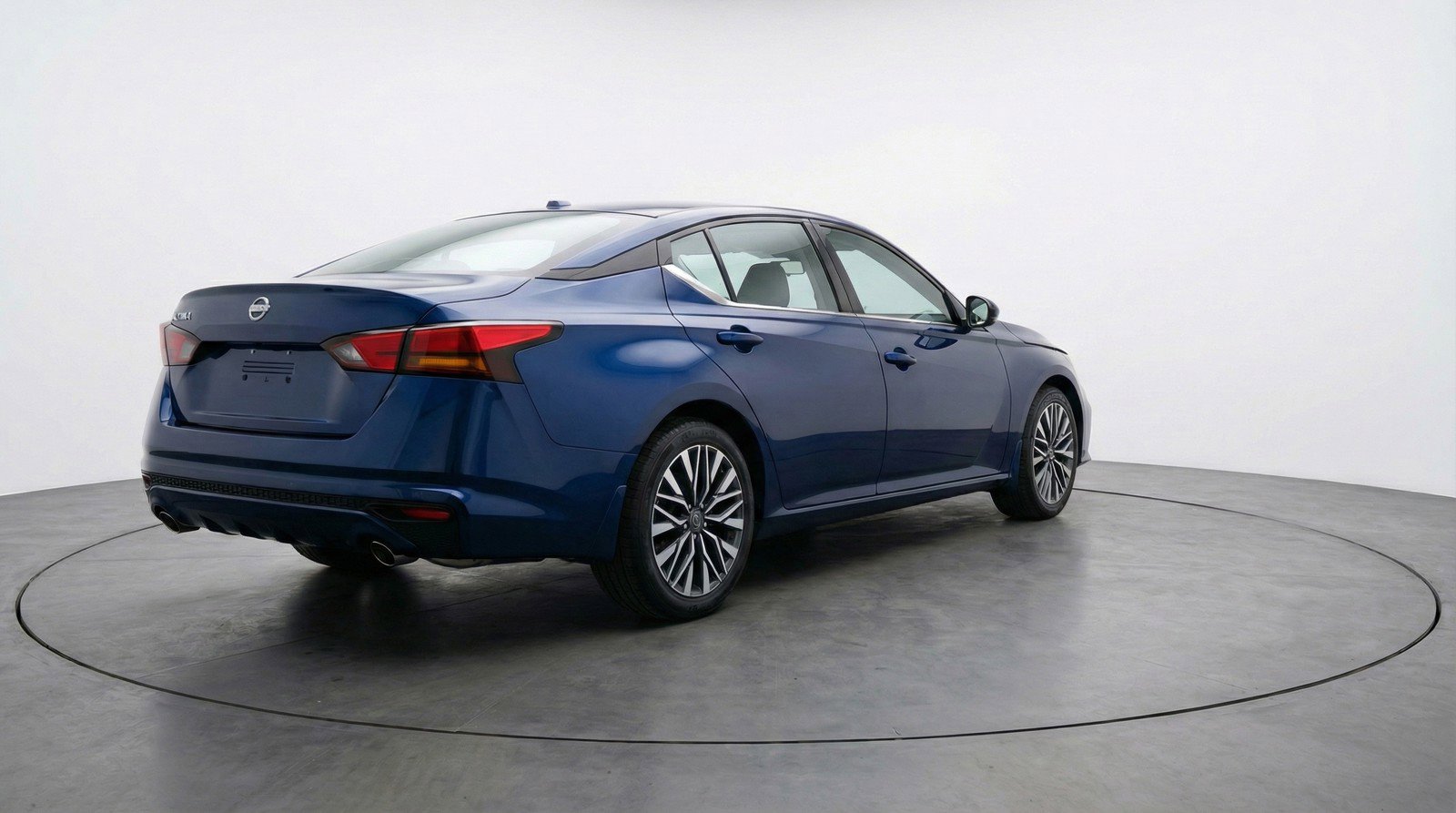 Used 2025 Nissan Altima 2.5 SV FWD image 9