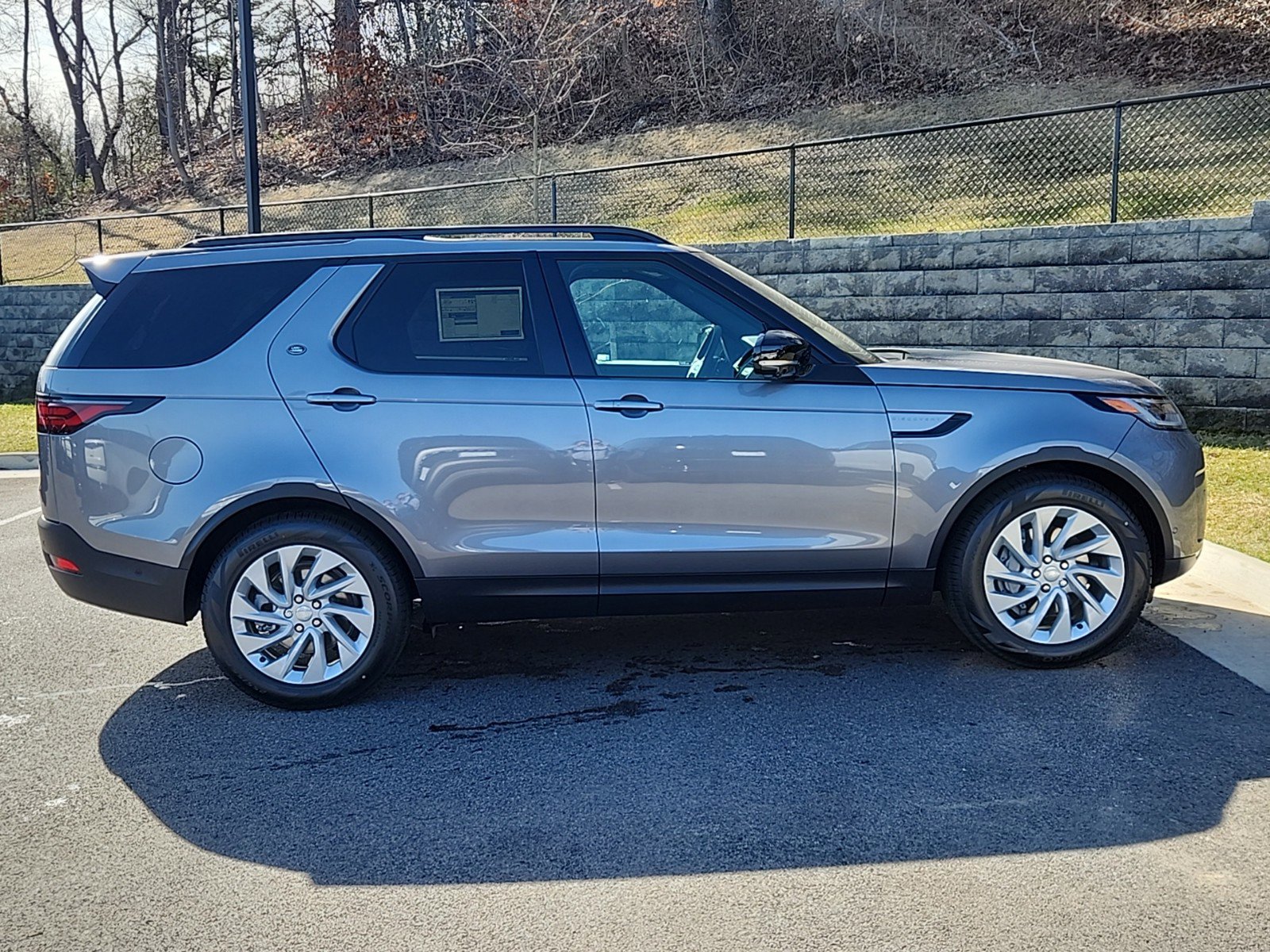 Certified 2025 Land Rover Discovery S image 11