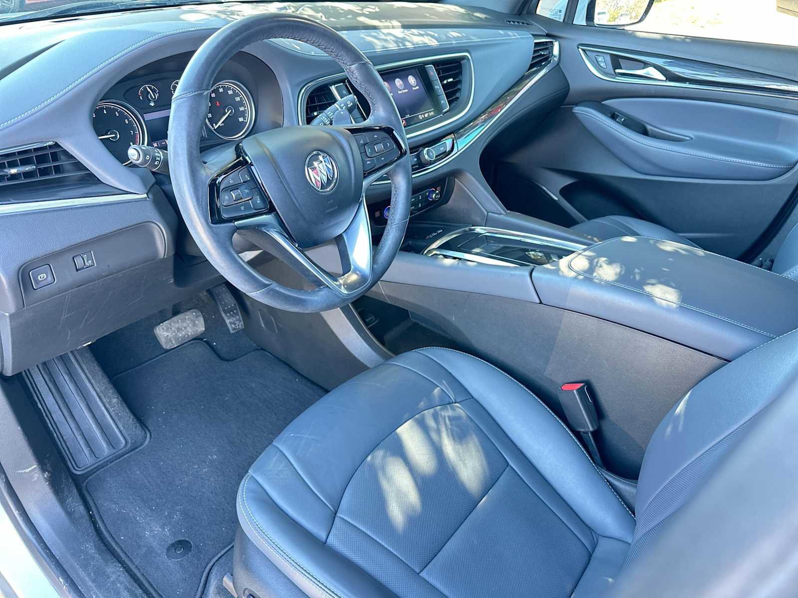 Used 2024 Buick Enclave Essence image 18