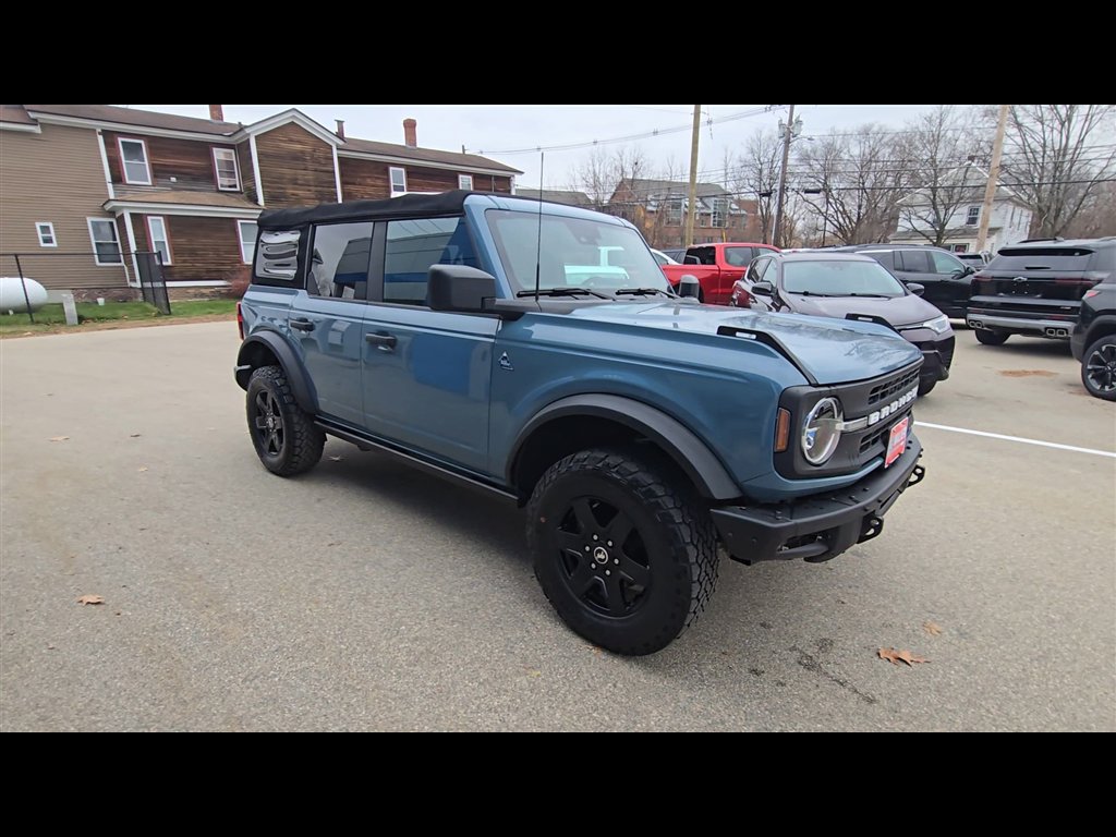 Used 2021 Ford Bronco Black Diamond image 2