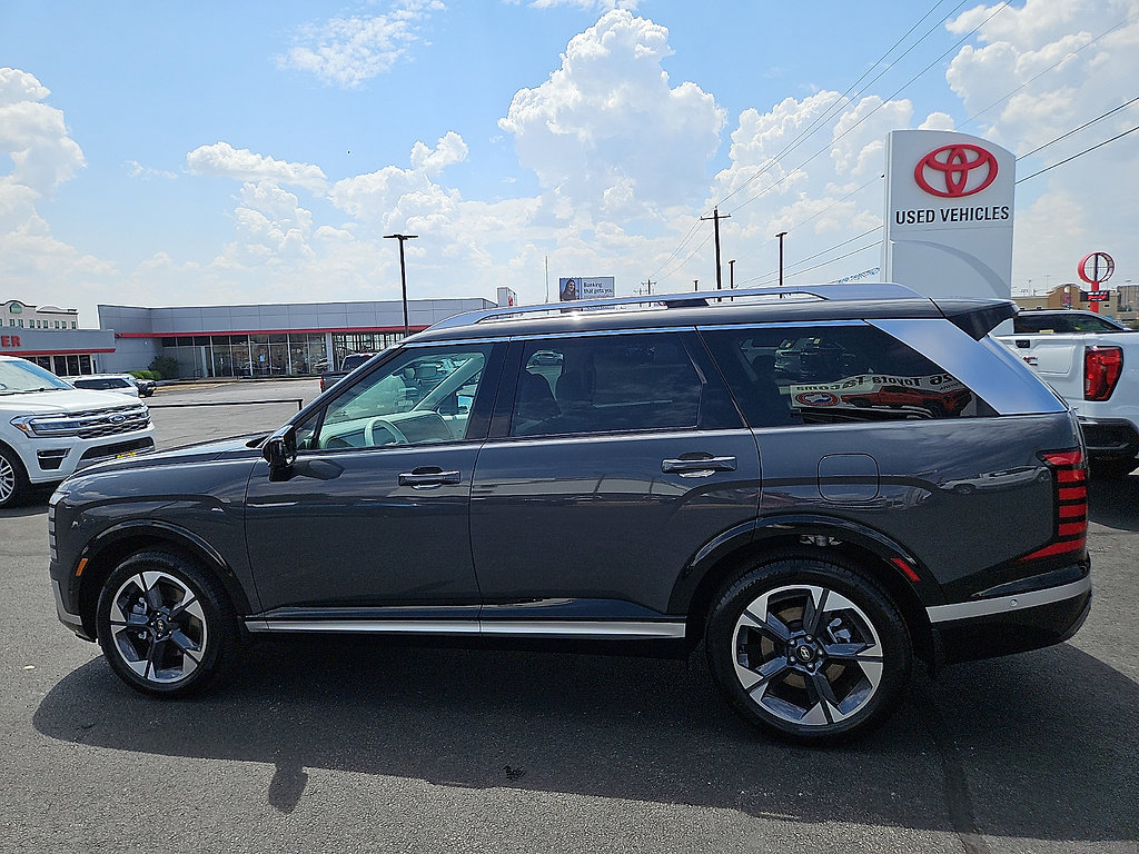 Used 2027 Hyundai Palisade Limited AWD/4WD image 2