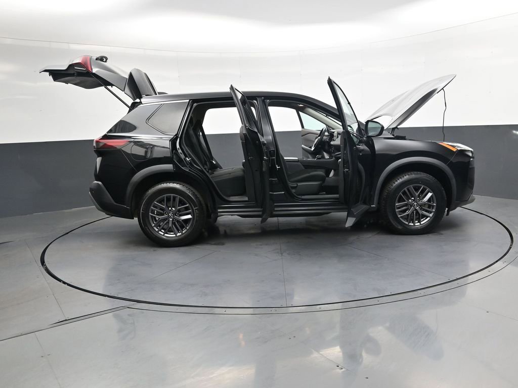 Used 2023 Nissan Rogue S image 46