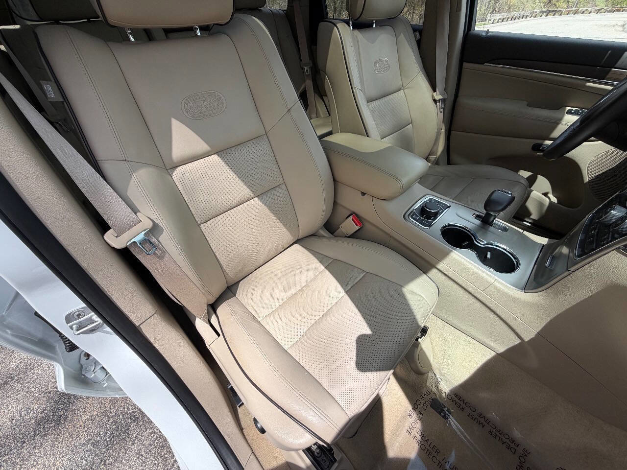 Used 2014 Jeep Grand Cherokee Overland w/ Advanced Technology Group AWD/4WD image 13