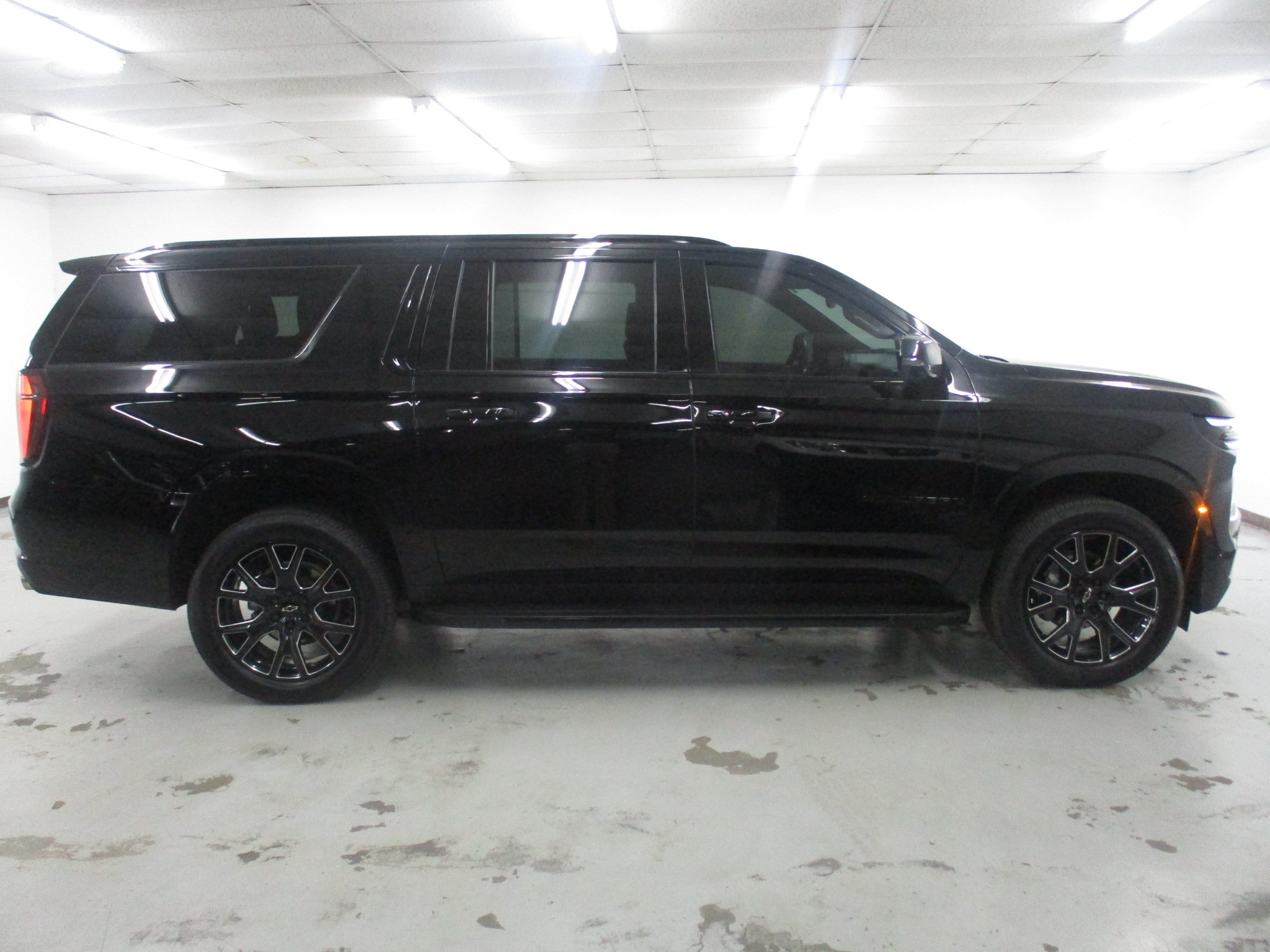 Used 2026 Chevrolet Suburban RST w/ Comfort Package AWD/4WD image 8