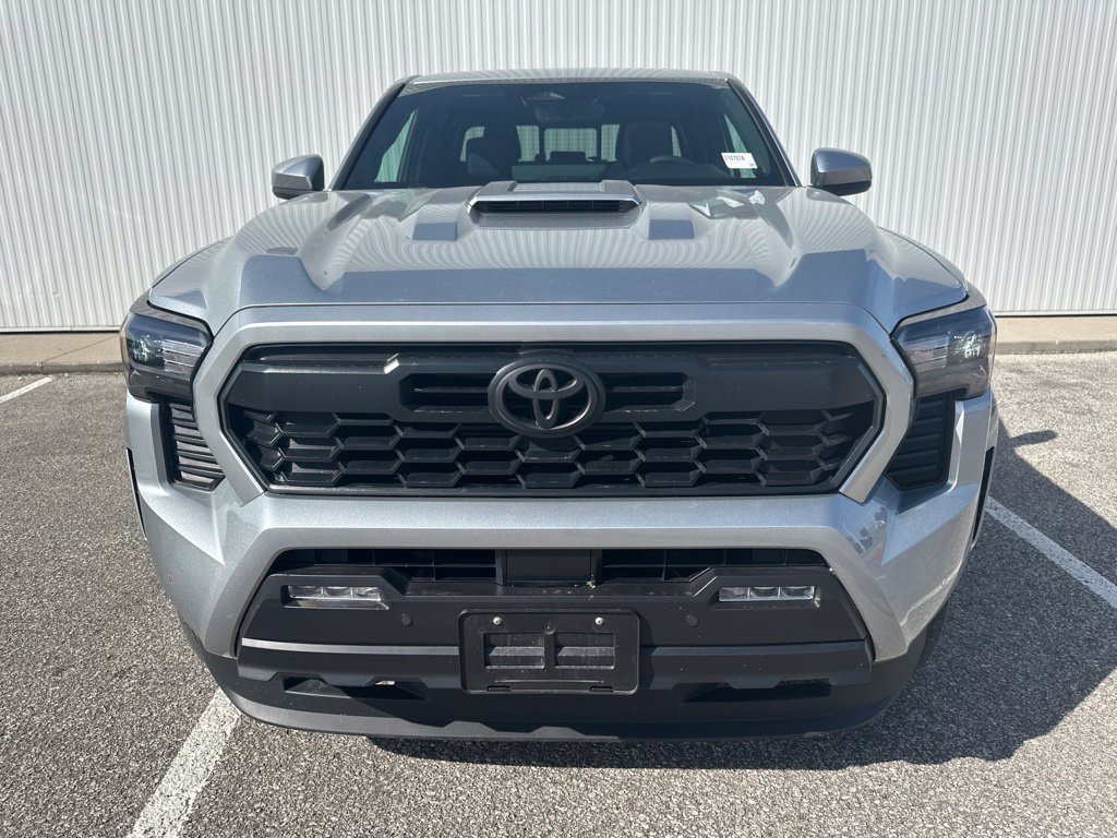 Used 2025 Toyota Tacoma TRD Sport w/ TRD Sport Upgrade Package AWD/4WD image 11