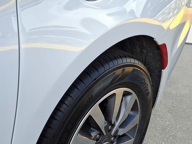 Used 2024 Chrysler Pacifica Select image 13