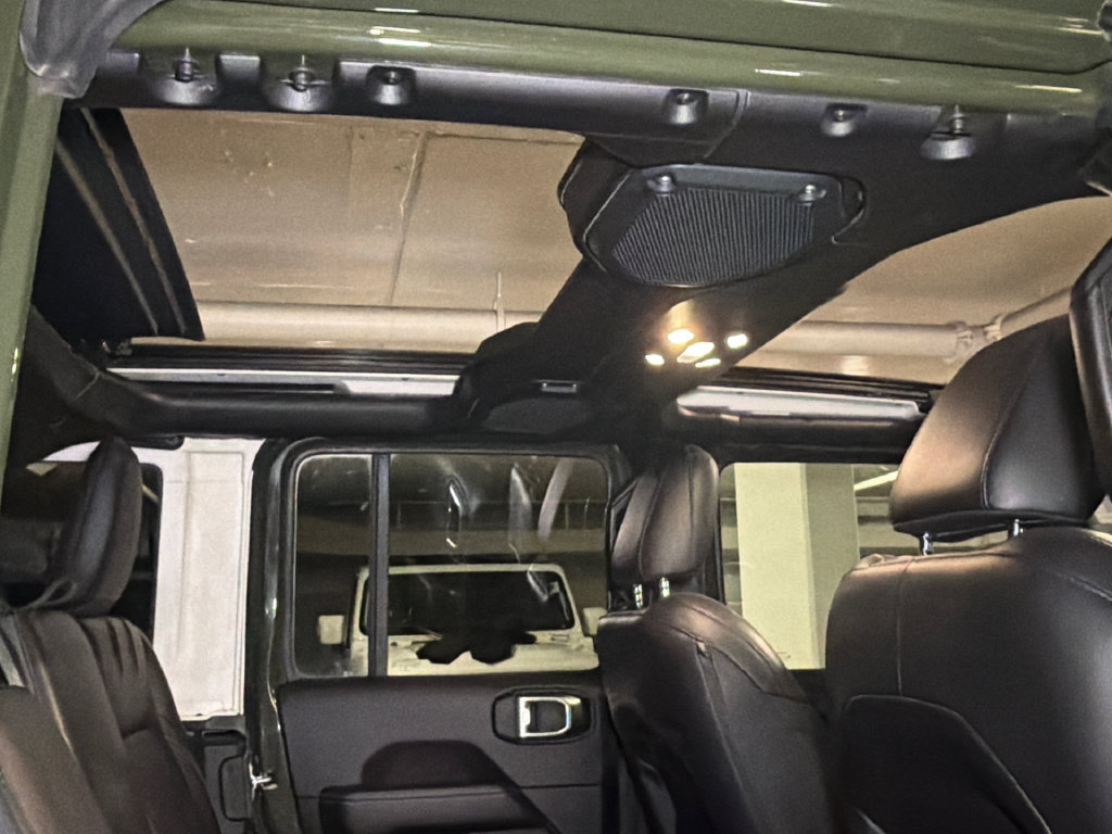 Used 2023 Jeep Wrangler Unlimited Sahara w/ Cold Weather Group AWD/4WD image 15