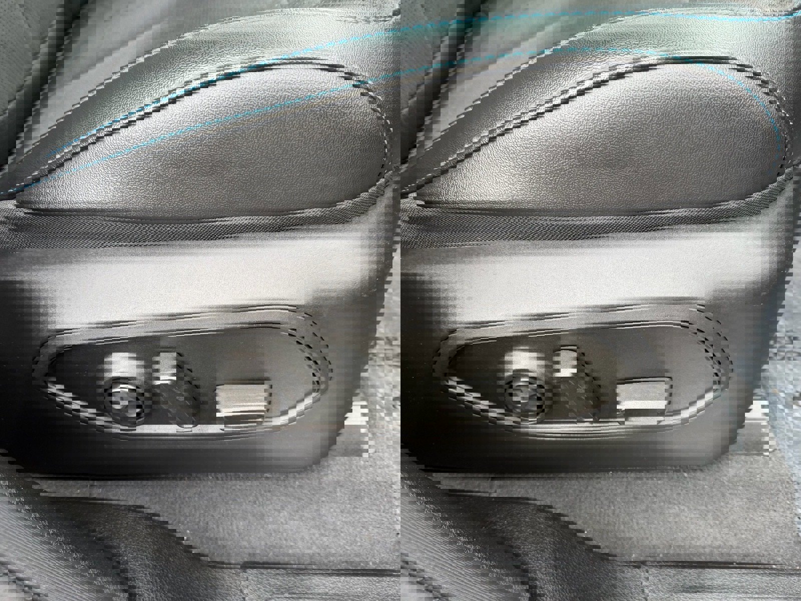 Used 2022 Jeep Grand Cherokee Trailhawk w/ Advanced Protech Group II image 16