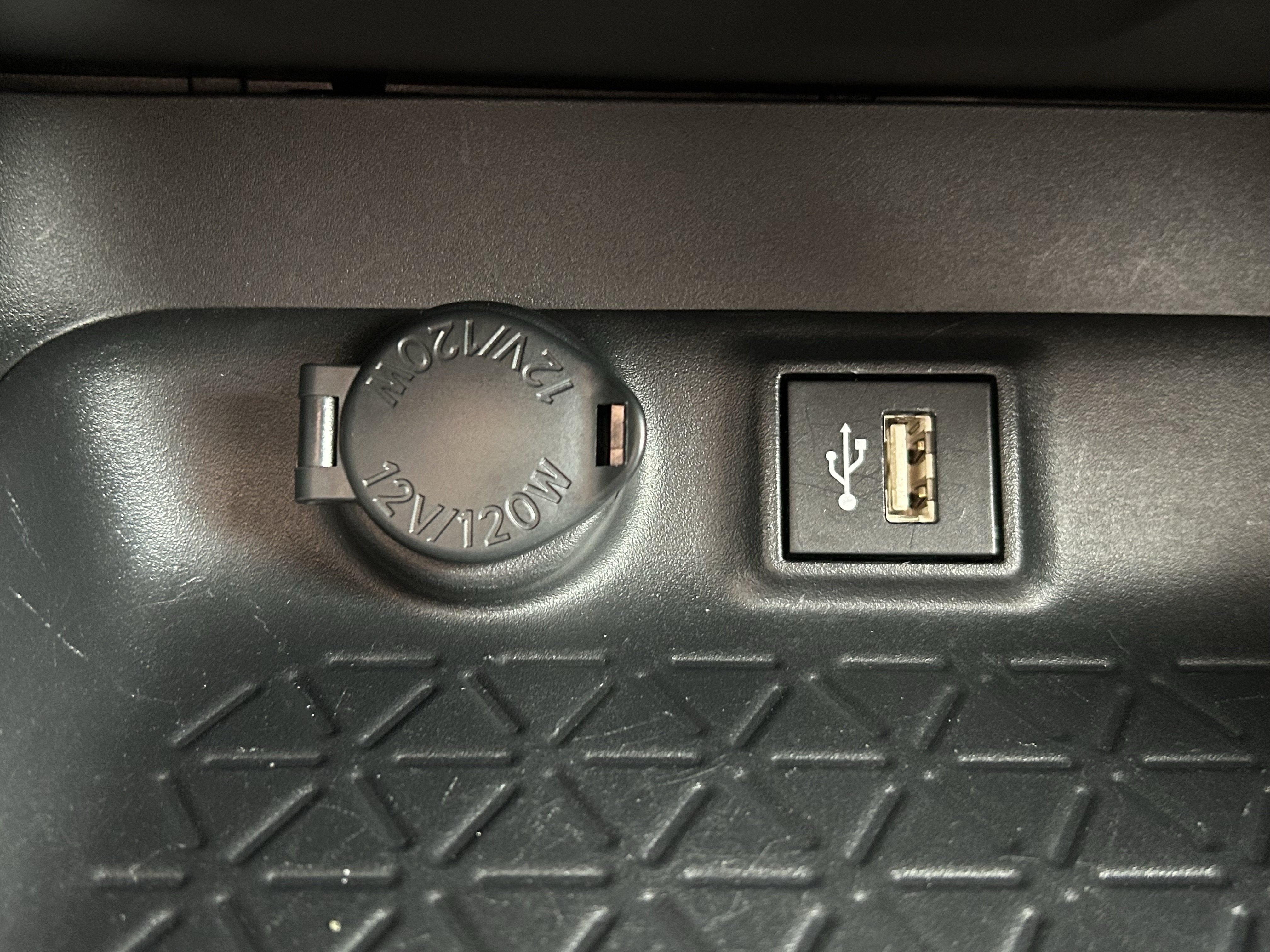 Certified 2025 Toyota RAV4 XLE AWD/4WD image 30