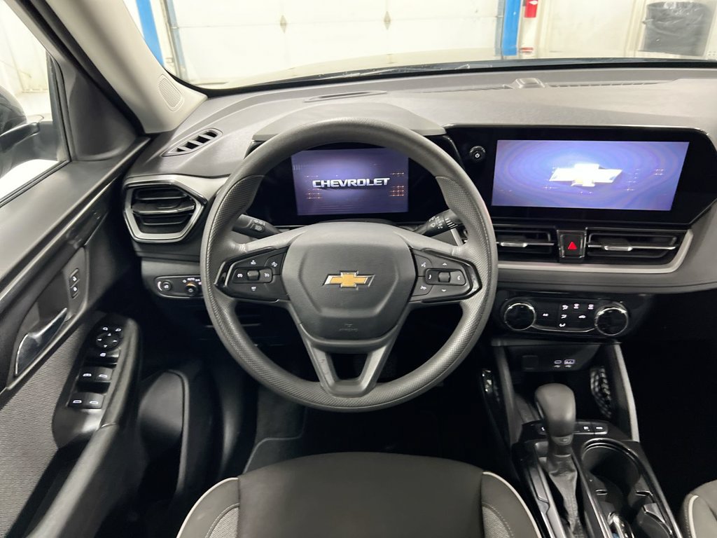 Used 2025 Chevrolet TrailBlazer LT AWD/4WD image 11