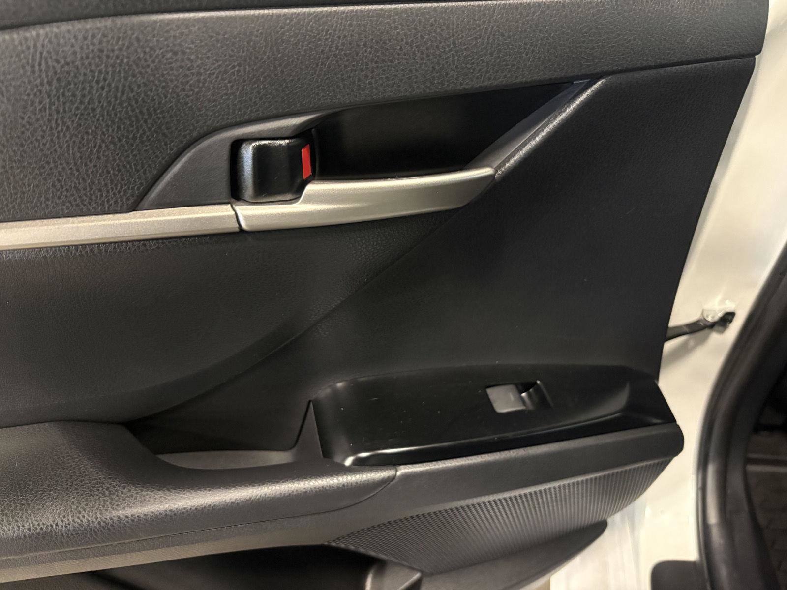 Used 2025 Toyota Camry SE FWD image 32