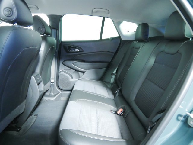 Used 2025 Chevrolet Trax LT FWD image 17