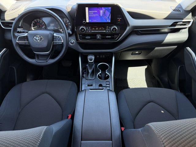 Used 2023 Toyota Highlander LE image 11