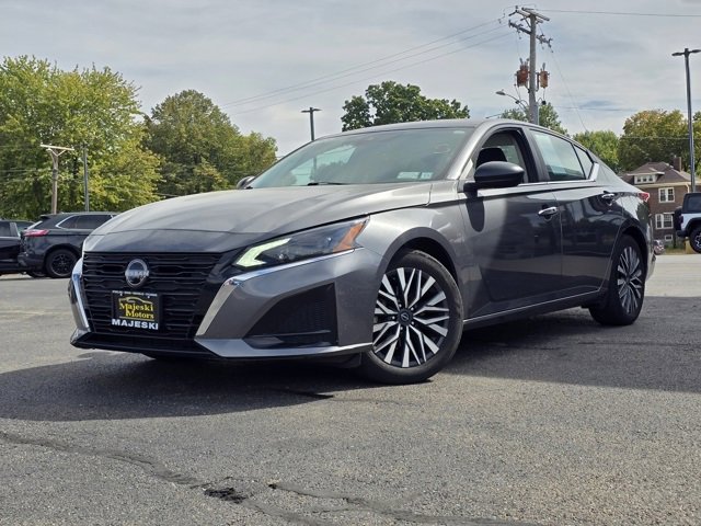 Used 2024 Nissan Altima 2.5 SV image 3