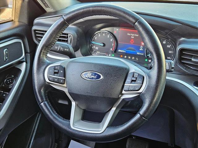 Used 2022 Ford Explorer XLT image 11
