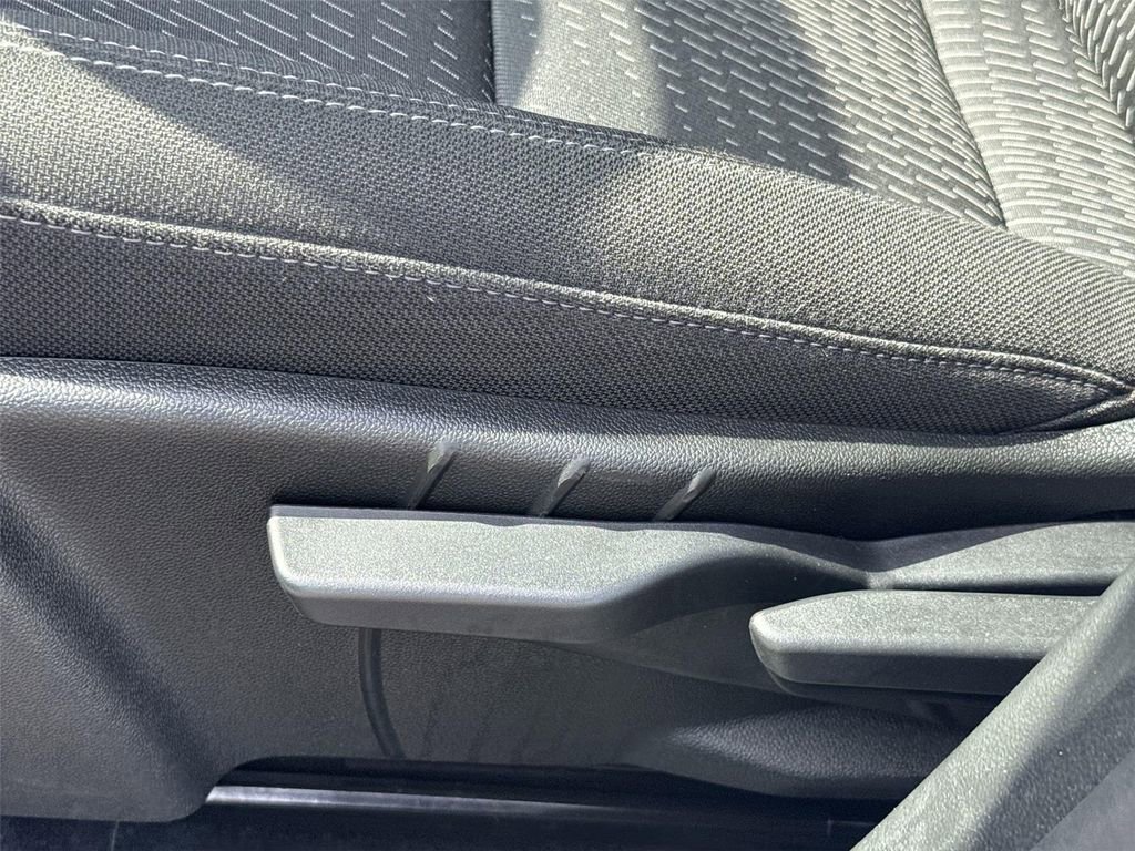 Used 2025 Chevrolet Equinox LT image 32