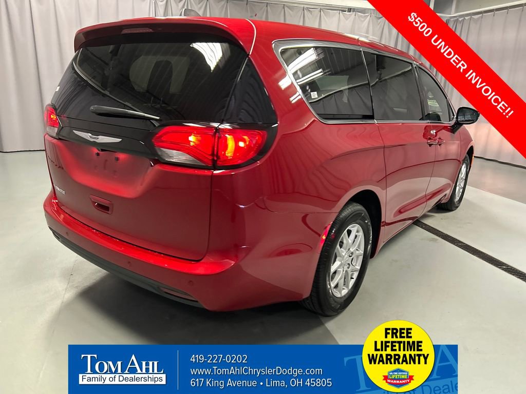 New 2026 Chrysler Voyager LX image 7