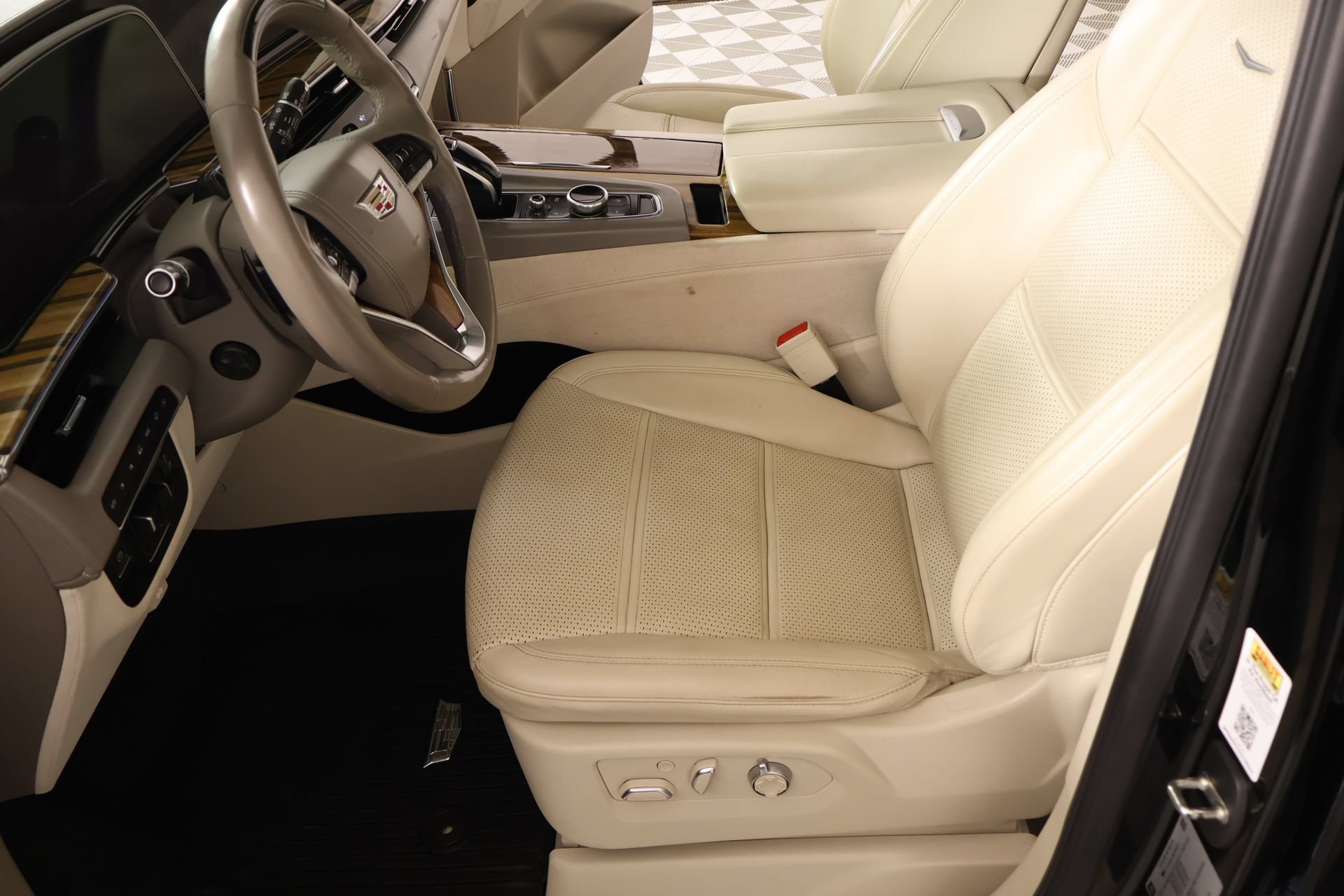 Used 2021 Cadillac Escalade Sport Platinum w/ LPO, ONYX Package AWD/4WD image 11