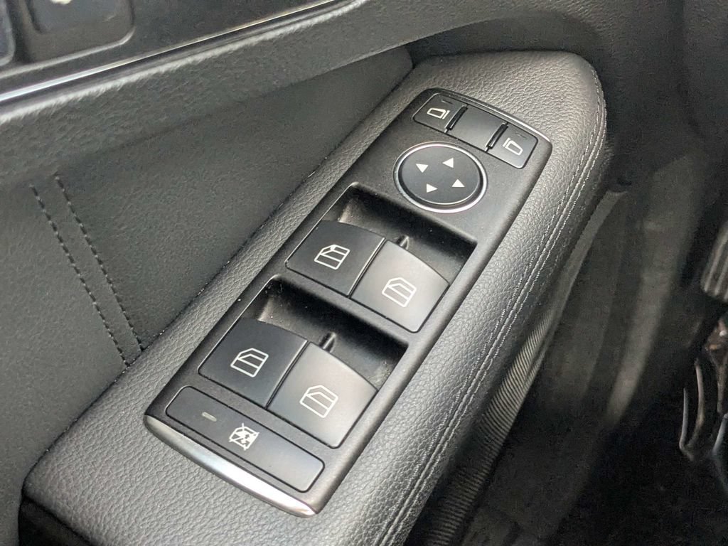 Used 2011 Mercedes-Benz E 350 Sedan image 21