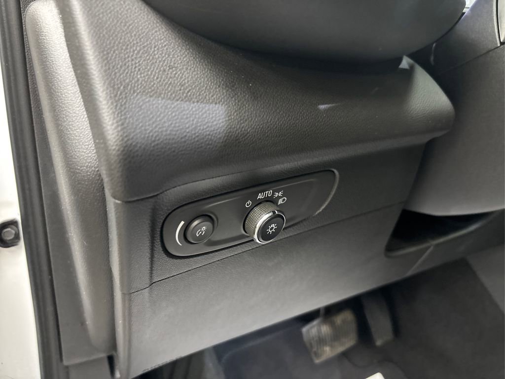 Used 2023 Buick Envision Essence image 35