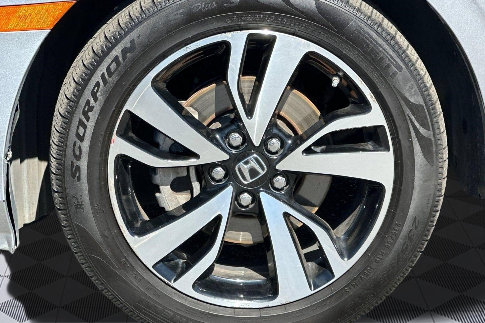 Used 2018 Honda Odyssey Elite image 11