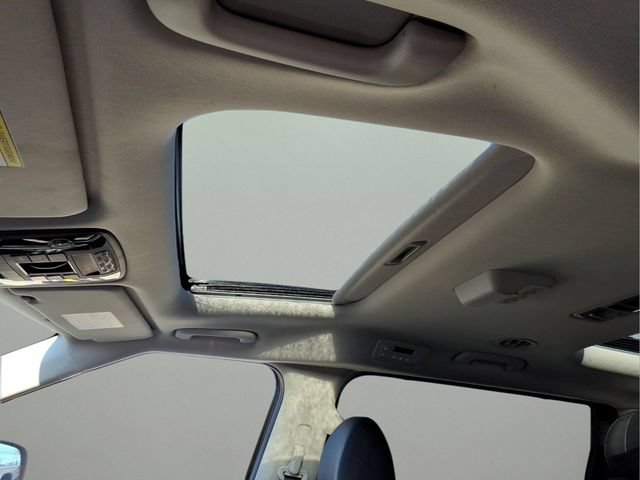 Used 2025 Kia Carnival SX Prestige FWD image 11