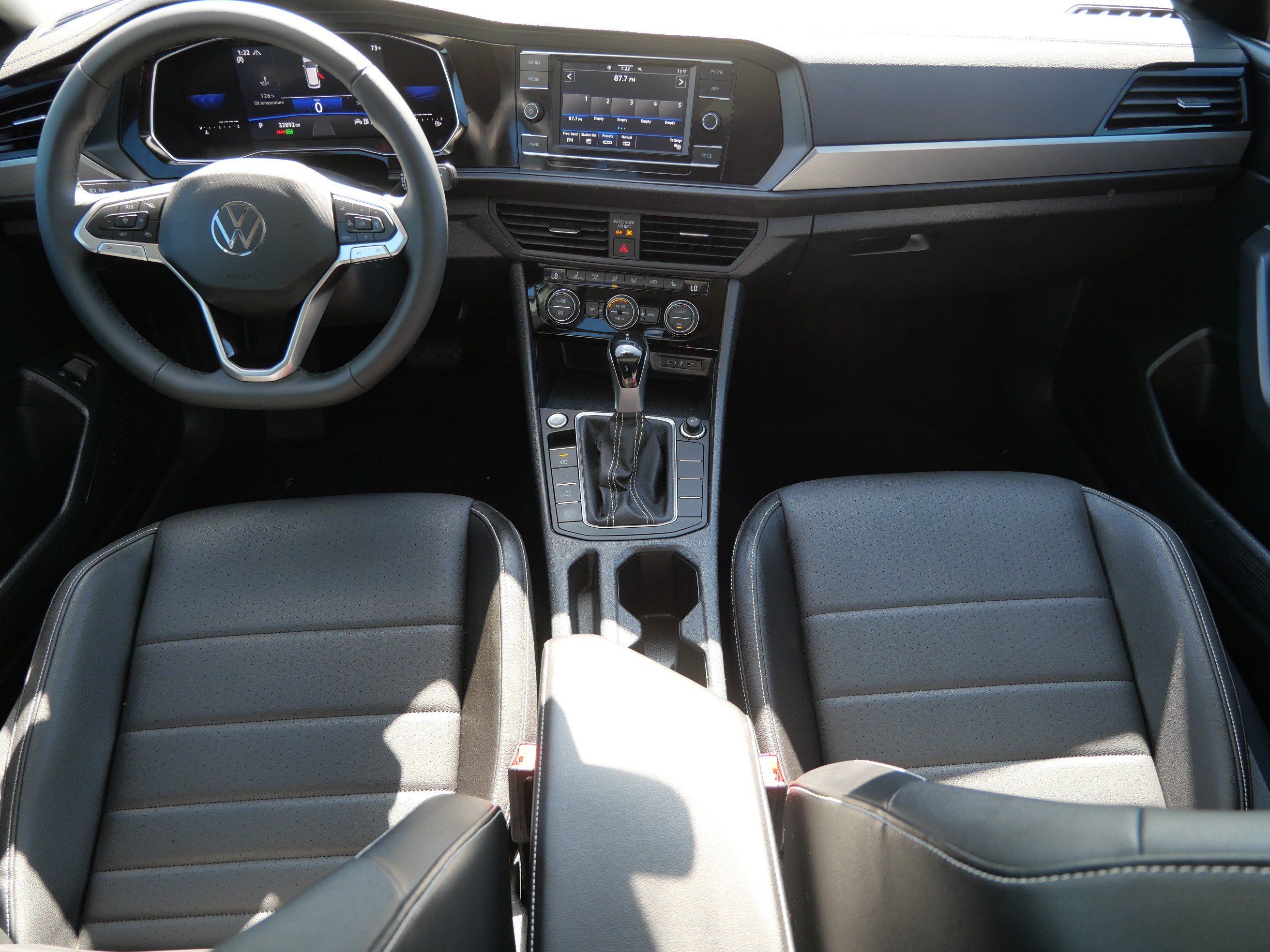 Used 2022 Volkswagen Jetta SE FWD image 9