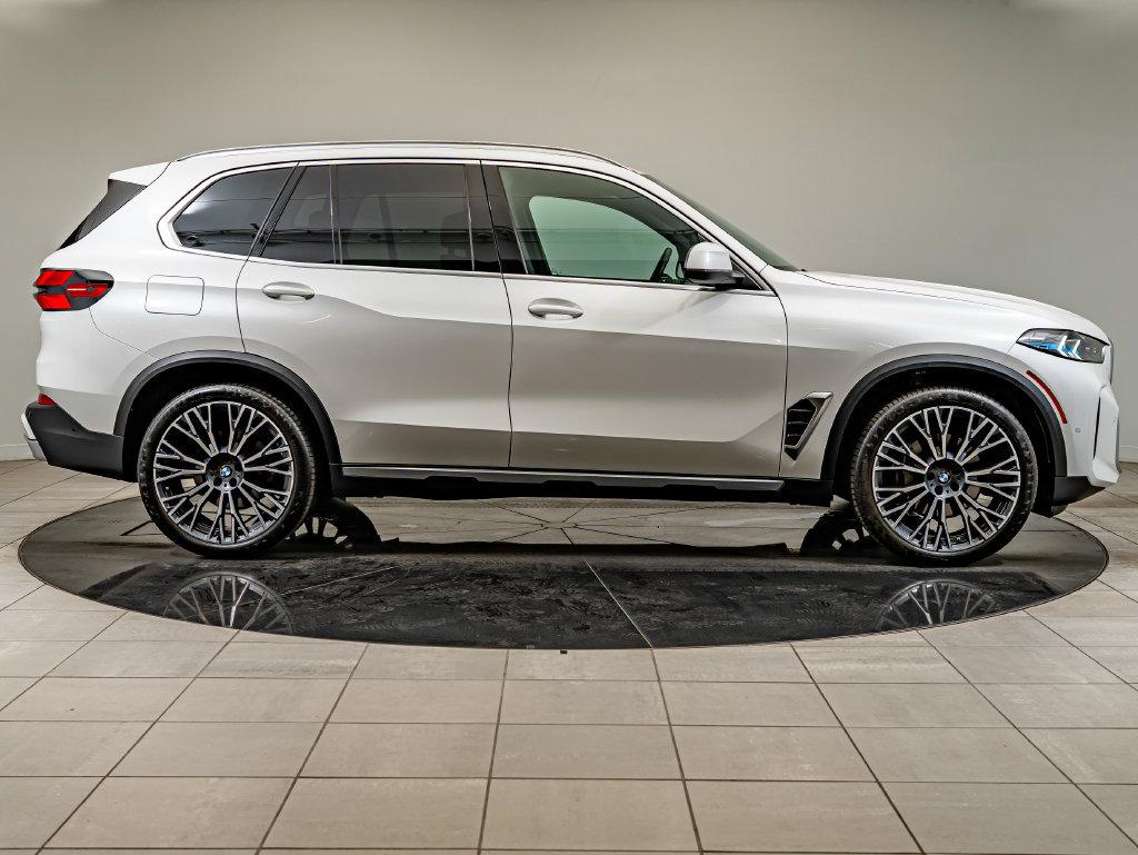 Used 2024 BMW X5 xDrive40i w/ Premium Package AWD/4WD image 11