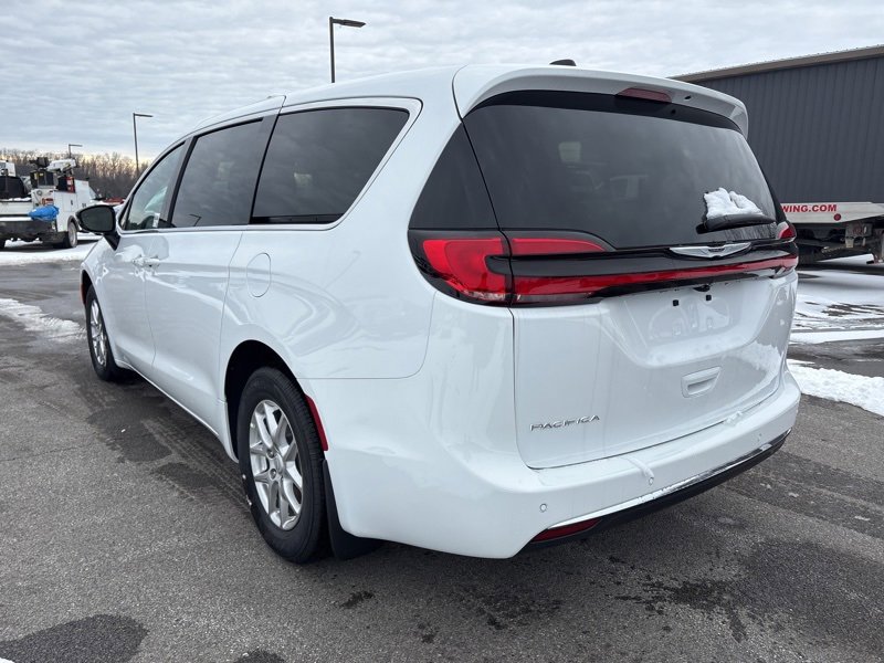New 2026 Chrysler Pacifica Select image 5