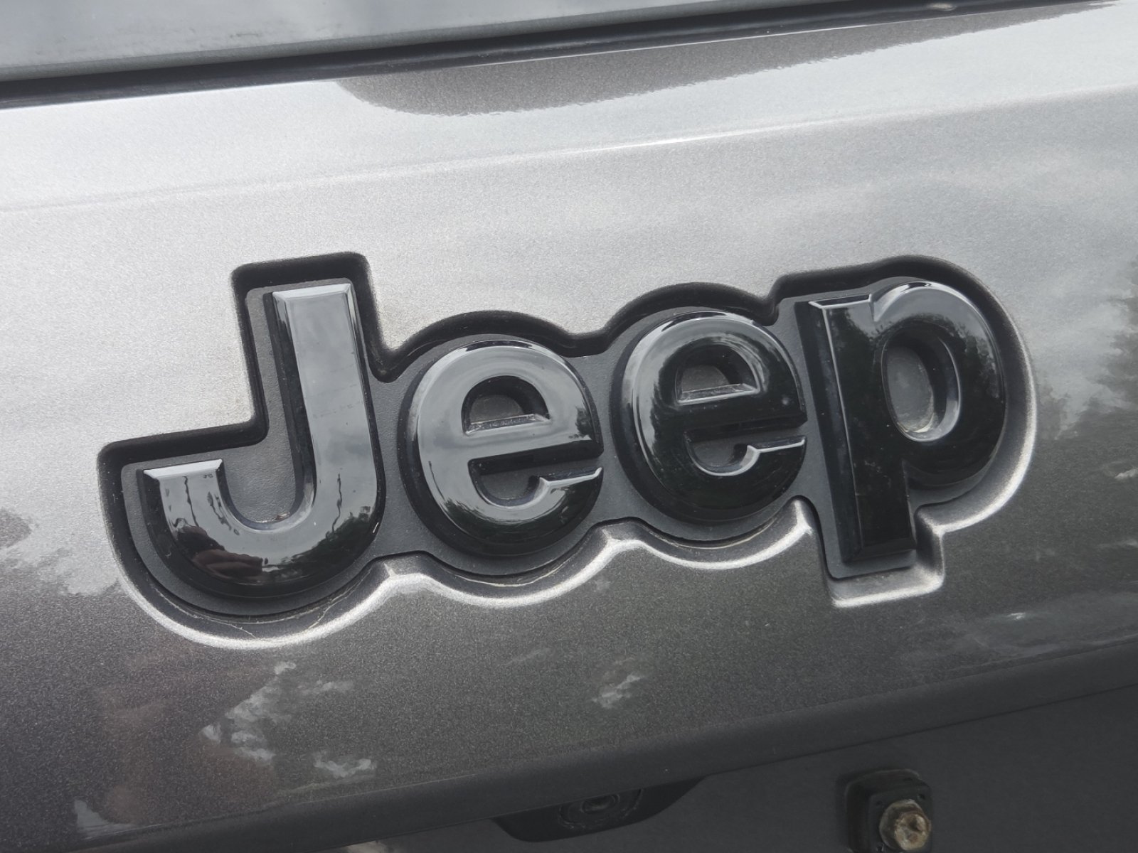 Used 2019 Jeep Grand Cherokee Altitude AWD/4WD image 14