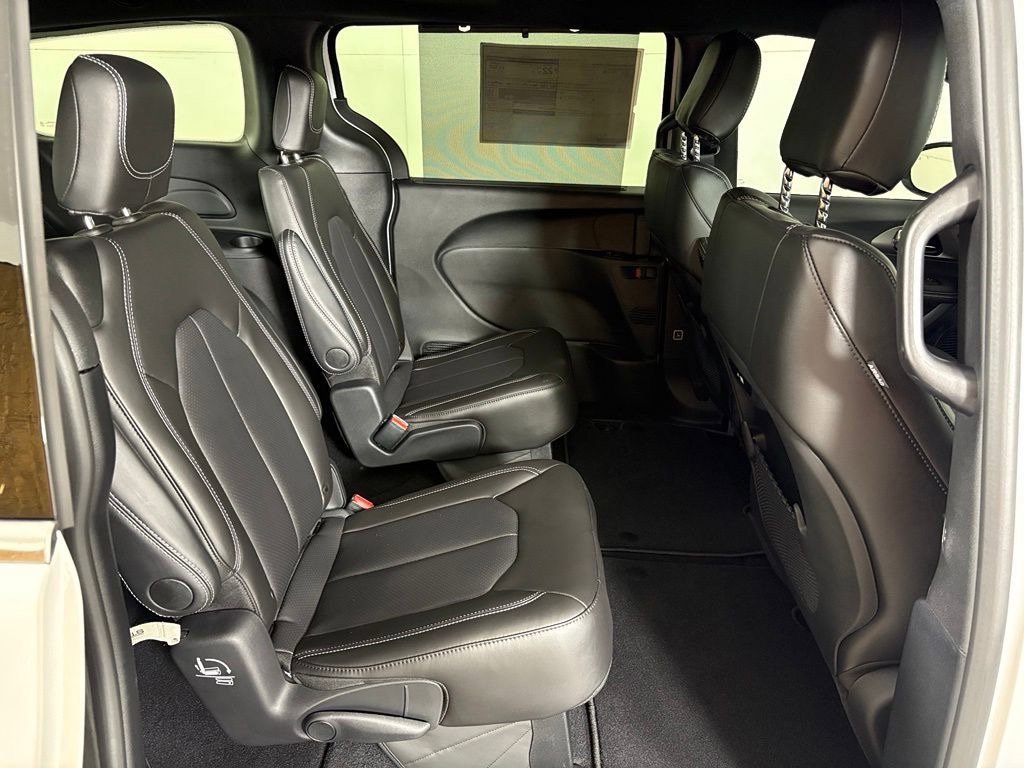New 2027 Chrysler Pacifica LX FWD image 19