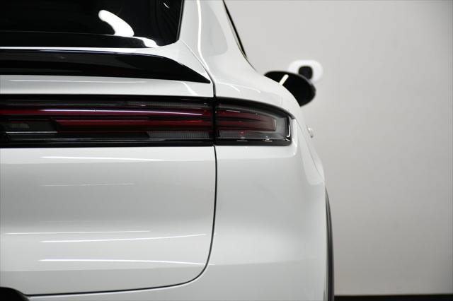 Used 2024 Porsche Cayenne Turbo GT AWD/4WD image 17