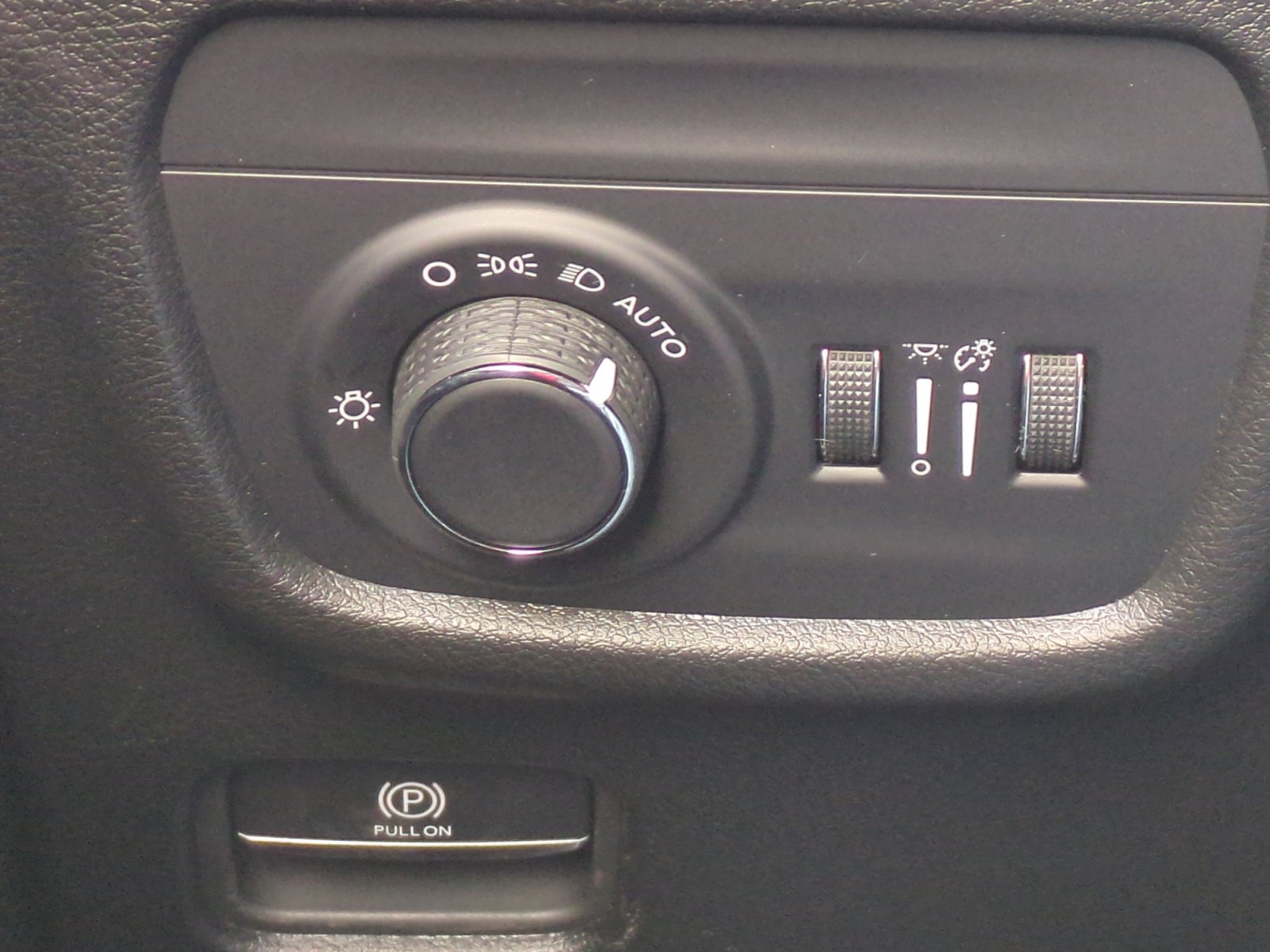 New 2025 Jeep Grand Cherokee Laredo image 30